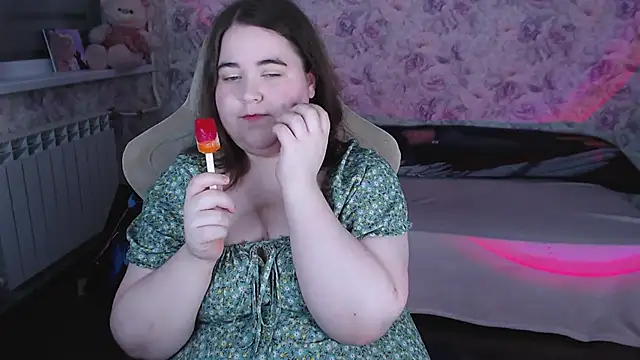 Estelle Hicks online show from 05-18-26, 07:07