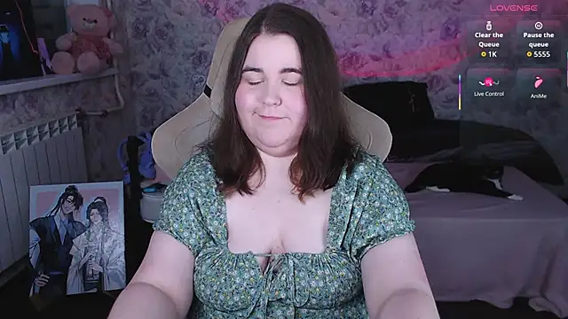 Snapshot of Estelle_Hicks chatting on 06-16-26, 07:36 Estelle Hicks online show from 06-16-26, 07:36