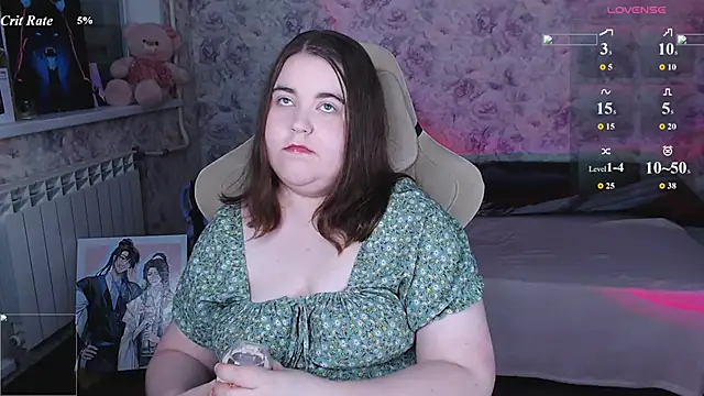 Snapshot of Estelle_Hicks chatting on 06-17-26, 07:24 Estelle Hicks online show from 06-17-26, 07:24