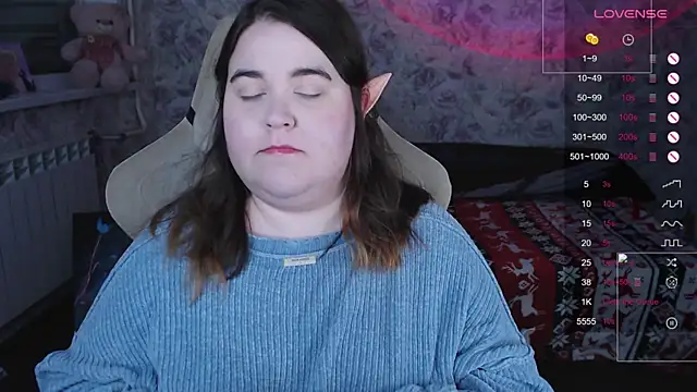 Estelle Hicks online show from 12-21-25, 06:31