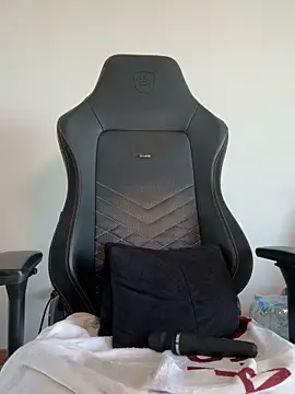 Snapshot of AmaliaMarkova_ chatting on 12-20-25, 08:17 AmaliaMarkova online show from 12-20-25, 08:17