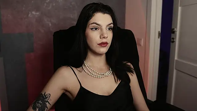 Snapshot of mistress__rochelle chatting on 03-02-25, 10:13 mistress rochelle online show from 03-02-25, 10:13