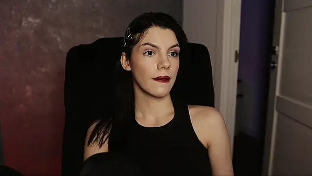 Snapshot of mistress__rochelle chatting on 02-17-25, 05:01 mistress rochelle online show from 02-17-25, 05:01