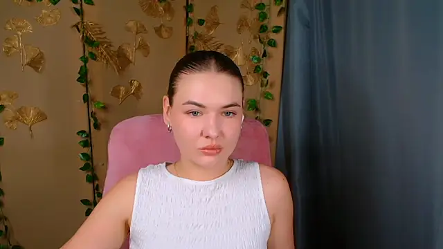 Snapshot of Glory_air chatting on 06-20-26, 04:39 Glory air online show from 06-20-26, 04:39