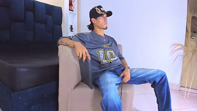 Jhonn Rhyss online show from 11-28-25, 02:34