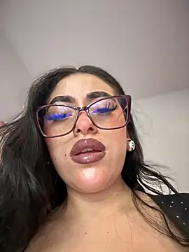 Snapshot of KatteWise chatting on 11-18-25, 12:37 KatteWise online show from 11-18-25, 12:37