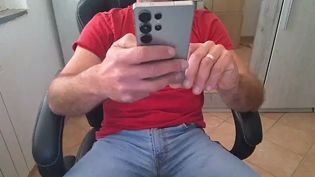 Snapshot of cocco1980xxxx chatting on 03-13-26, 08:30 cocco1980xxxx online show from 03-13-26, 08:30