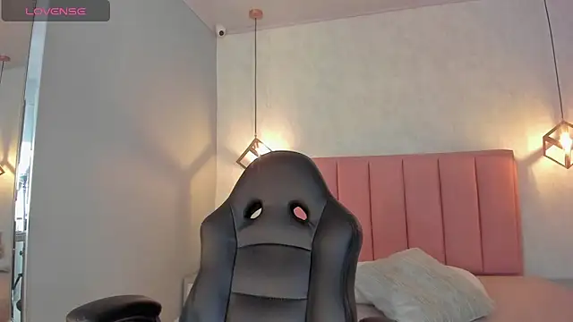 SUNNYCYRUS online show from 11-04-25, 12:42