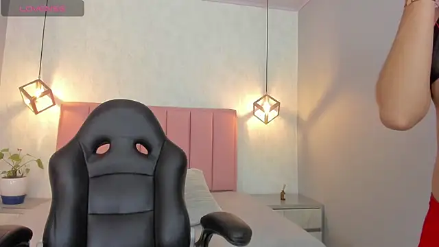 SUNNYCYRUS online show from 10-31-25, 12:35