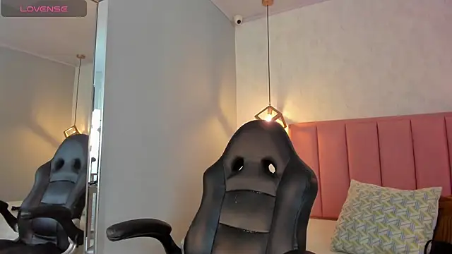 SUNNYCYRUS online show from 05-07-26, 12:52