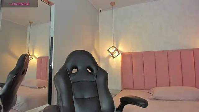 SUNNYCYRUS online show from 03-25-26, 12:48