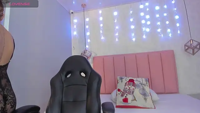 SUNNYCYRUS online show from 12-15-25, 12:44