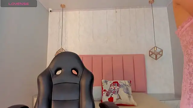 SUNNYCYRUS online show from 12-20-25, 12:41