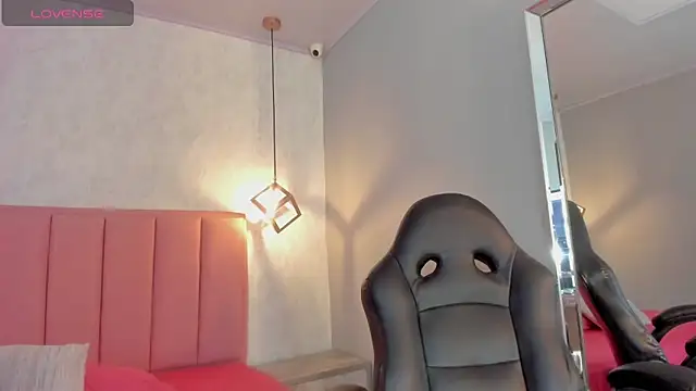 SUNNYCYRUS online show from 10-22-25, 12:37