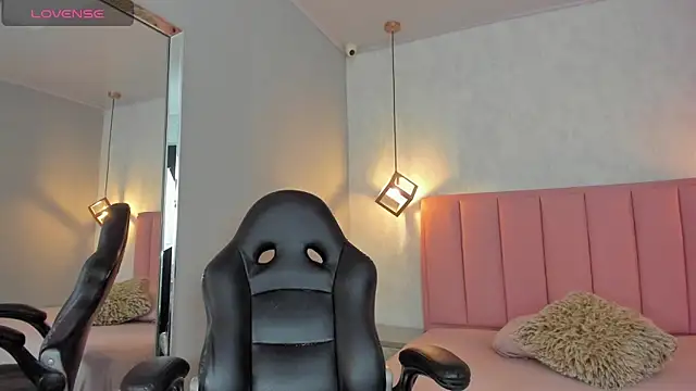 SUNNYCYRUS online show from 04-11-26, 12:53