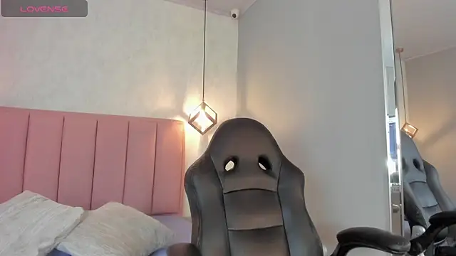 SUNNYCYRUS online show from 10-21-25, 12:48