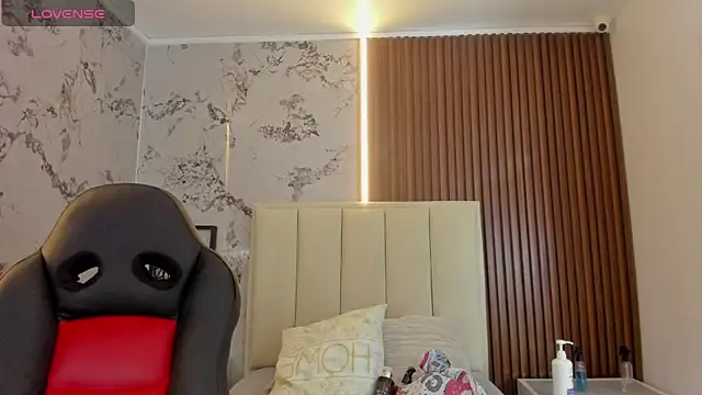 SUNNYCYRUS online show from 11-14-25, 12:31