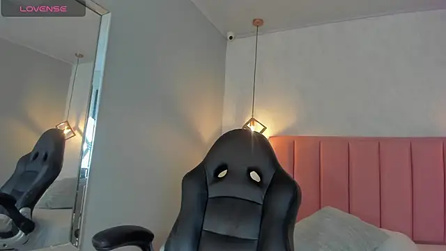 SUNNYCYRUS online show from 10-25-25, 12:28