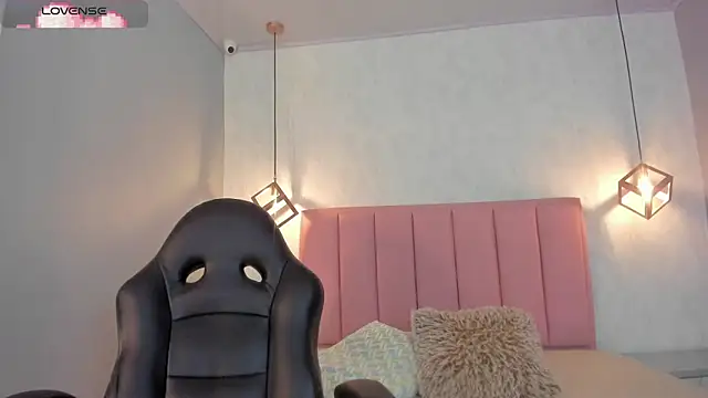 SUNNYCYRUS online show from 11-20-25, 12:50