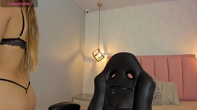 SUNNYCYRUS online show from 06-03-26, 12:50