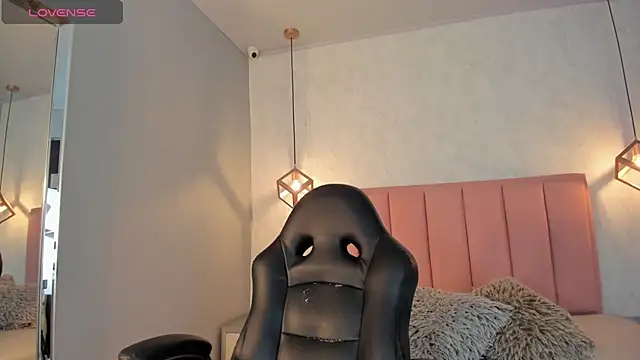 SUNNYCYRUS online show from 06-10-26, 12:50