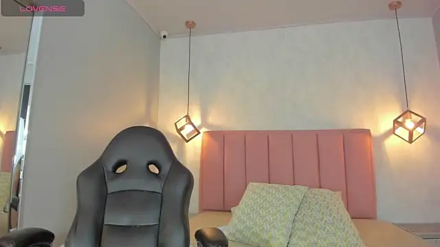 SUNNYCYRUS online show from 03-06-26, 01:06