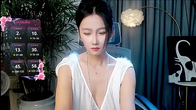 Snapshot of FeiFei-babe chatting on 10-11-25, 12:50 FeiFei-babe online show from 10-11-25, 12:50