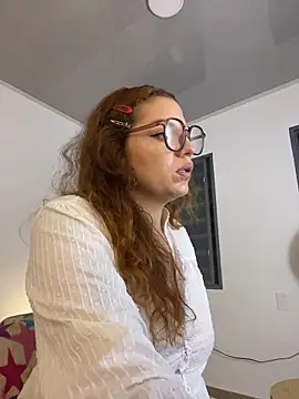 sophia goth online show from 10-28-25, 01:28