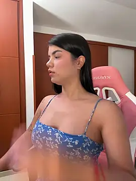 Snapshot of emma_lopes chatting on 06-29-26, 09:58 emma lopes online show from 06-29-26, 09:58