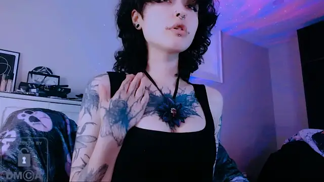 NaughtyLittleFox online show from 06-20-26, 04:39