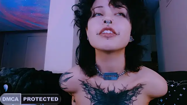 Snapshot of NaughtyLittleFox chatting on 05-12-26, 04:20 NaughtyLittleFox online show from 05-12-26, 04:20