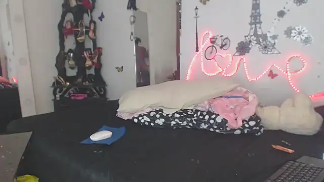 Snapshot of brigitht chatting on 01-19-26, 11:36 brigitht online show from 01-19-26, 11:36