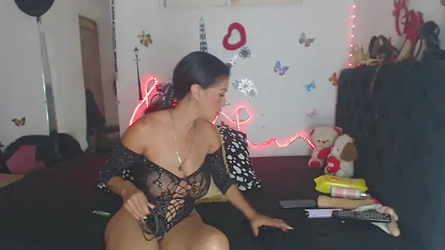 Snapshot of brigitht chatting on 01-16-26, 02:48 brigitht online show from 01-16-26, 02:48