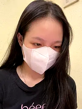 Snapshot of minmin2kk5 chatting on 10-15-25, 02:36 minmin2kk5 online show from 10-15-25, 02:36