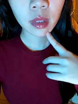 Snapshot of minmin2kk5 chatting on 10-30-25, 02:36 minmin2kk5 online show from 10-30-25, 02:36