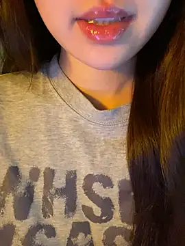 minmin2kk5 online show from 04-19-26, 03:46