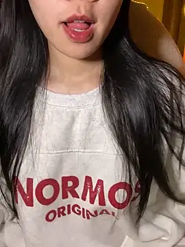 minmin2kk5 online show from 11-28-25, 04:07