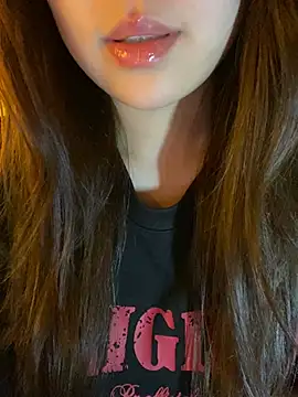 minmin2kk5 online show from 04-18-26, 03:47