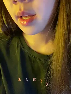 minmin2kk5 online show from 04-24-26, 06:37