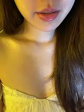 minmin2kk5 online show from 05-17-26, 06:35