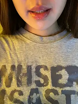 minmin2kk5 online show from 04-22-26, 01:23