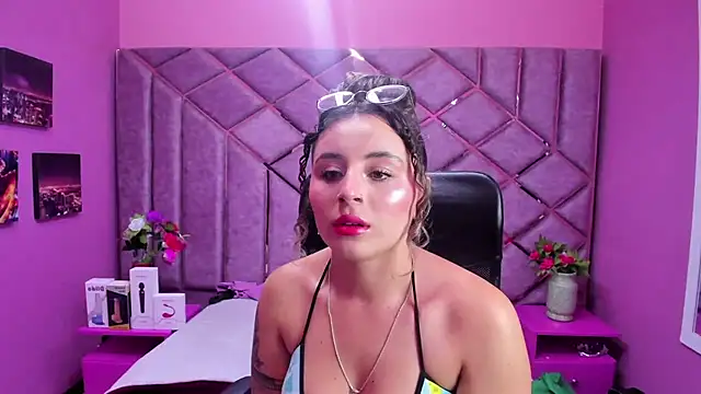 Snapshot of celeste_blue69 chatting on 09-20-25, 03:44 celeste blue69 online show from 09-20-25, 03:44