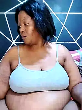 YummyChocolatexx2 online show from 02-05-26, 08:21