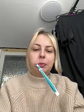 Livewithlucy online show from 02-25-25, 09:53