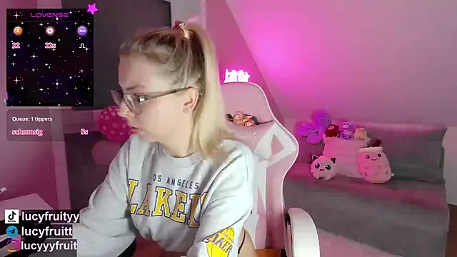 Livewithlucy online show from 11-07-25, 11:37