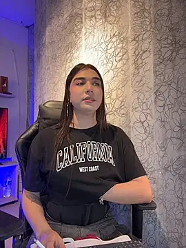 Snapshot of saracaball_ chatting on 06-25-26, 05:12 saracaball online show from 06-25-26, 05:12