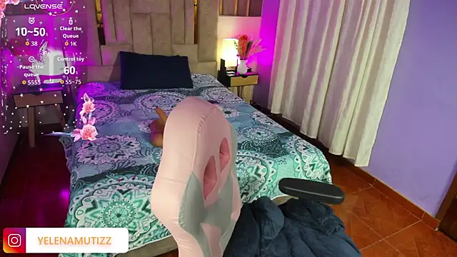 Yelena mutiz online show from 10-11-25, 01:12