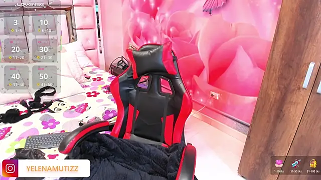 Yelena mutiz online show from 11-18-25, 01:03