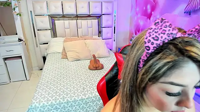 Yelena mutiz online show from 12-22-25, 01:22