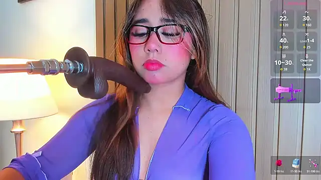 issie cute online show from 10-26-25, 02:06